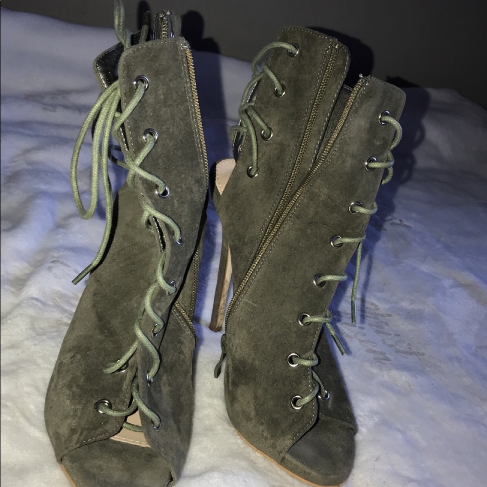 Heeled boots